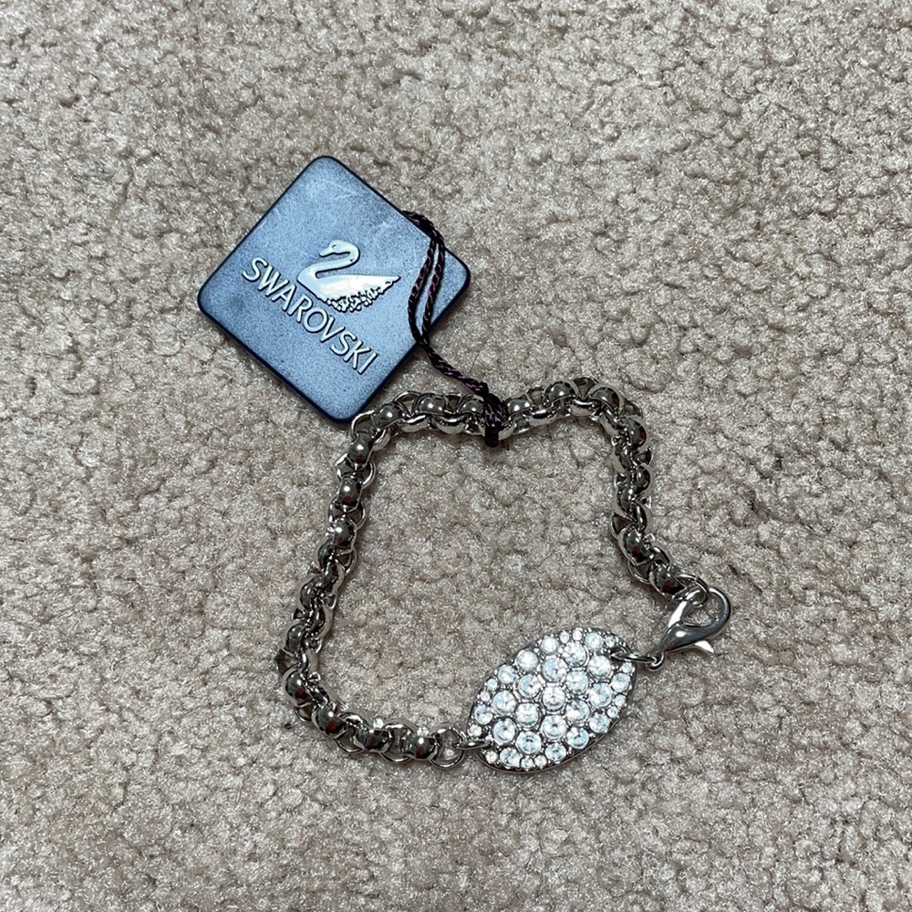 Swarovski bracelet with oval detail 7.5”